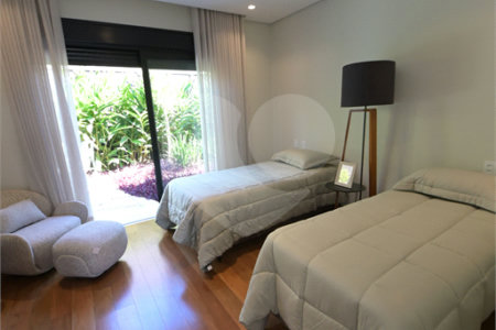 Casa à venda com 4 suítes no condomínio Villa dos Pinheiros, Indaiatuba - SP