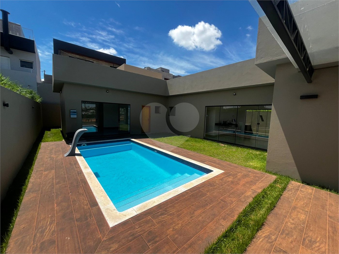 Casa à venda com 3 suítes em Terras de Santa Cristina Xiii Setor Marina, Paranapanema, SP