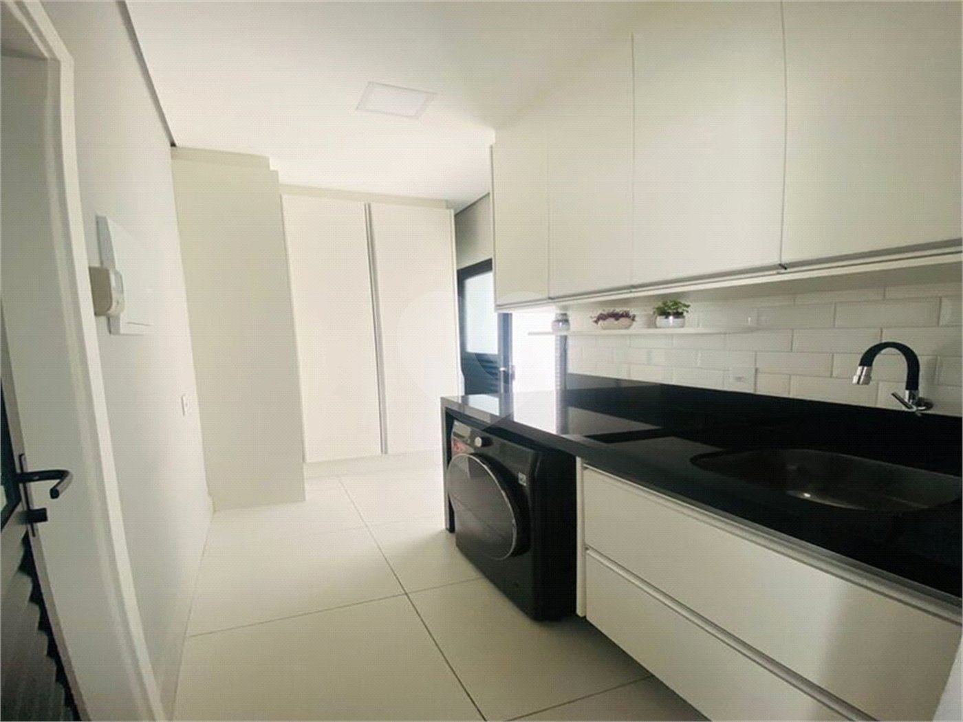 Casa à venda com 3 quartos, sendo 1 suíte,  no condomínio Mantova, Indaiatuba - SP