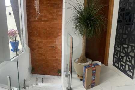 Sobrado à venda com 3 suítes em Jardim Maristela, Atibaia, SP