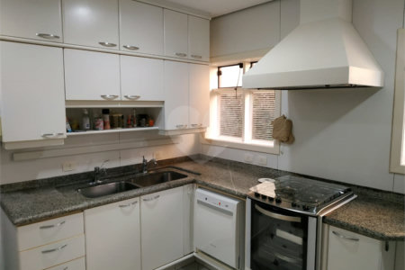 Casa à venda com 3 suítes em Interlagos, São Paulo, SP