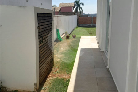 Casa à venda com 3 suítes no condomínio Village Ipanema 1, Araçoiaba da Serra - SP