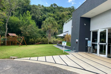 Casa à venda com 4 quartos, sendo 3 suítes,  no condomínio Jardim das Palmeiras, Bragança Paulista - SP