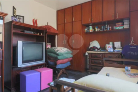 Sobrado à venda com 3 quartos, sendo 1 suíte, em Bosque da Saúde, São Paulo, SP