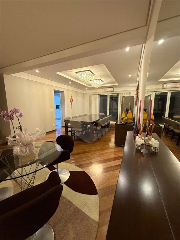 Casa à venda com 4 suítes no condomínio East Village, São Paulo - SP
