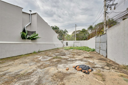 Sobrado à venda com 3 quartos, sendo 1 suíte, em Alto da Boa Vista, São Paulo, SP