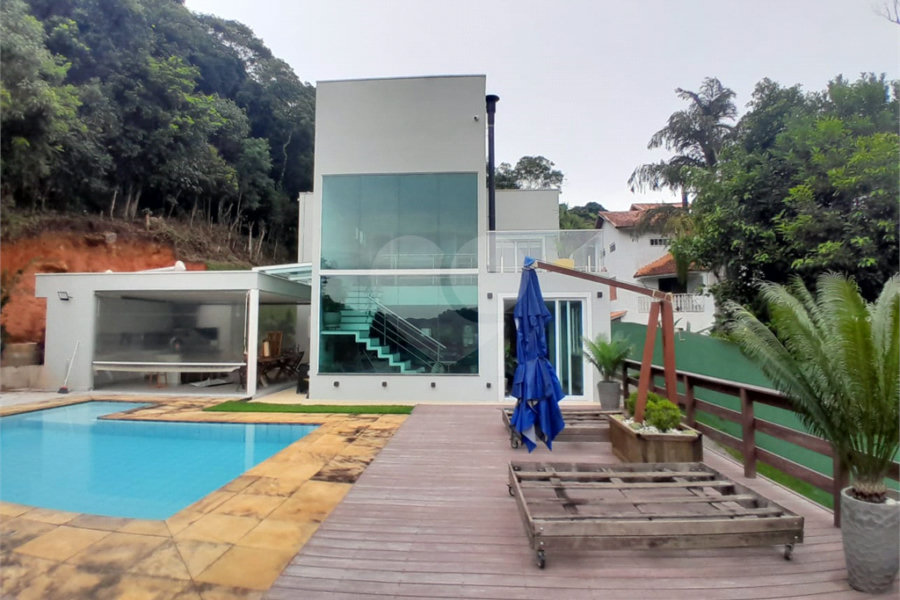 Casa à venda com 3 quartos, sendo 1 suíte,  no condomínio Alpes da Cantareira, Mairiporã - SP