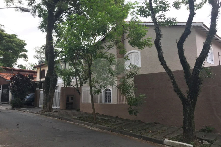 Sobrado à venda com 4 quartos, sendo 1 suíte, em Jardim Floresta, São Paulo, SP
