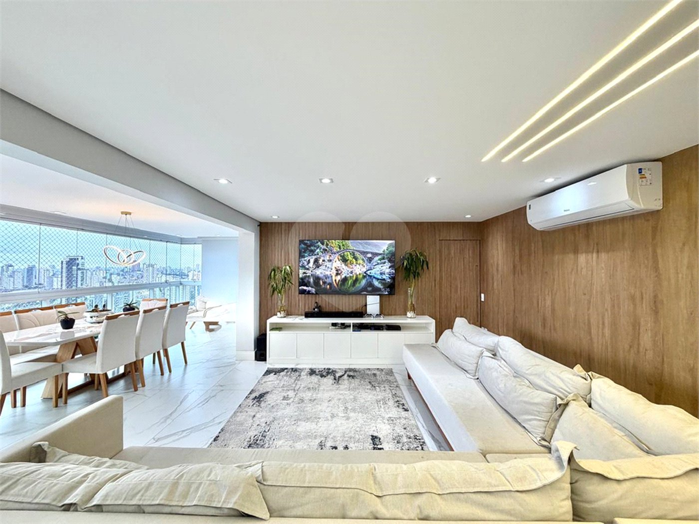 Apartamento à venda com 3 suítes em Vila Regente Feijó, São Paulo, SP