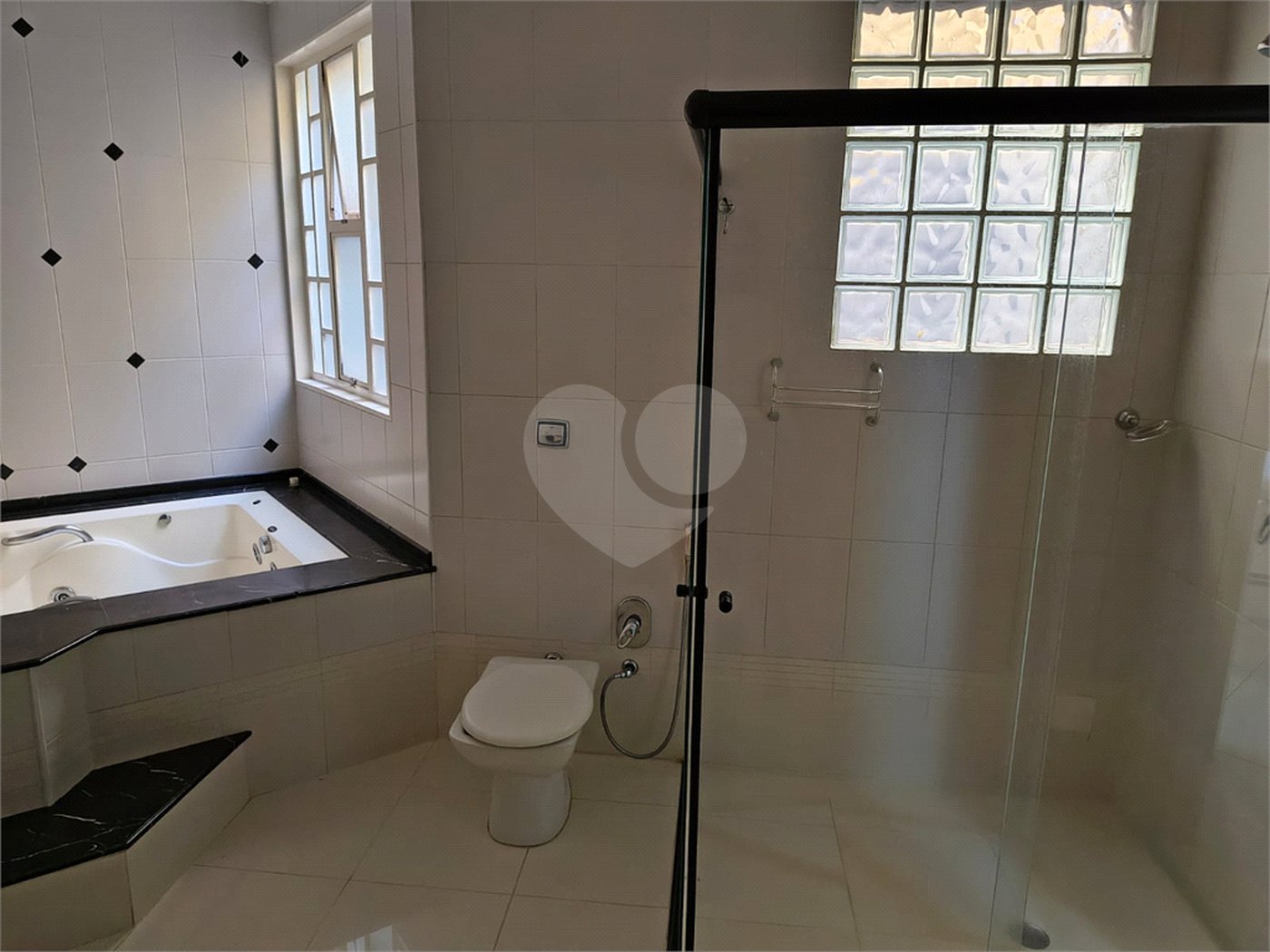 Sobrado à venda com 4 quartos, sendo 2 suítes, em Alto da Boa Vista, Ribeirão Preto, SP