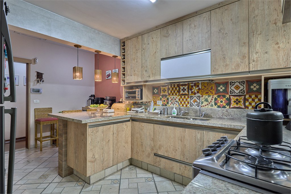 Casa Térrea à venda com 3 suítes em Granja Julieta, São Paulo, SP