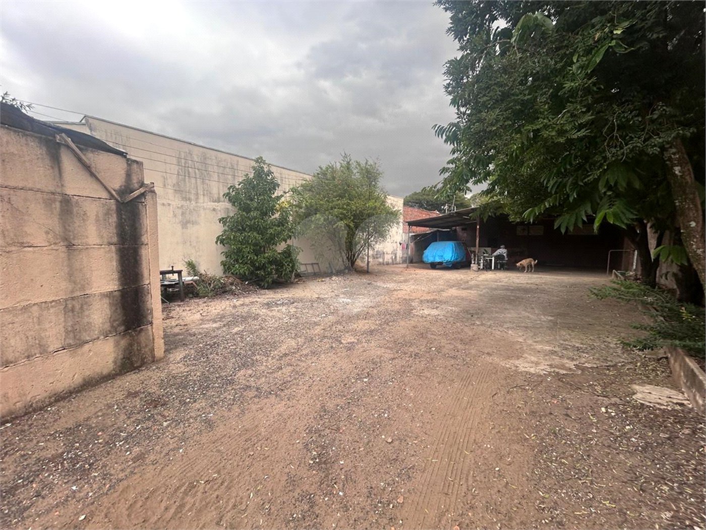 Terreno já cimentado a venda no Jockey Club