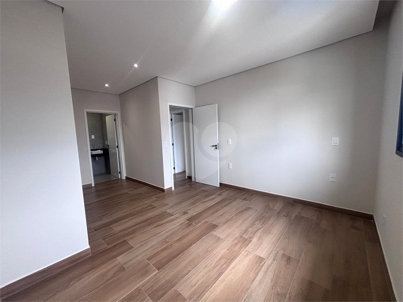 Casa à venda com 3 suítes no condomínio Campos do Conde I e II, Sorocaba - SP