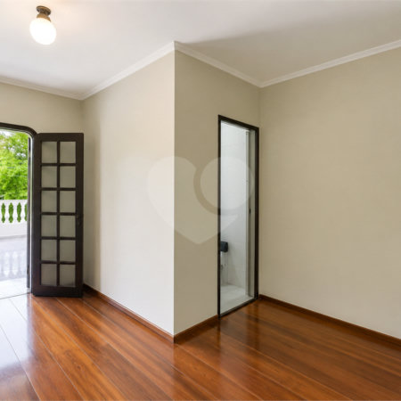Sobrado à venda com 3 quartos, sendo 1 suíte, em Jardim Utinga, Santo André, SP