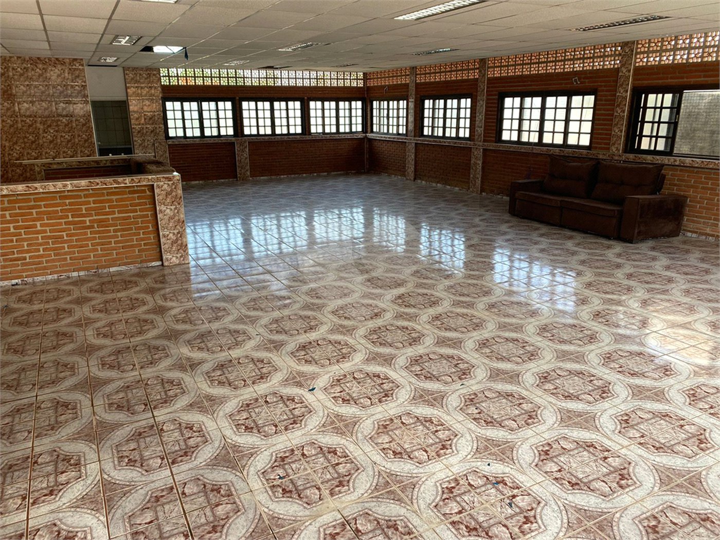 Casa à venda com 3 suítes em Vila Oceania, Poá, SP