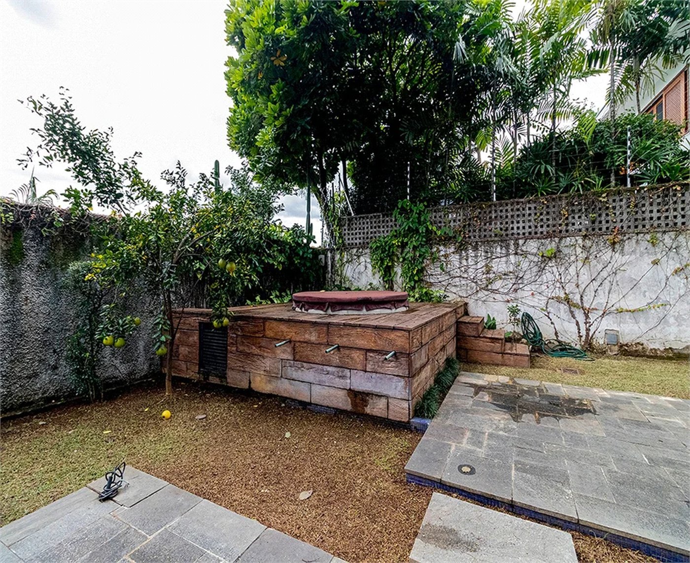 Casa à venda com 3 quartos, sendo 2 suítes,  em Alto de Pinheiros, São Paulo, SP