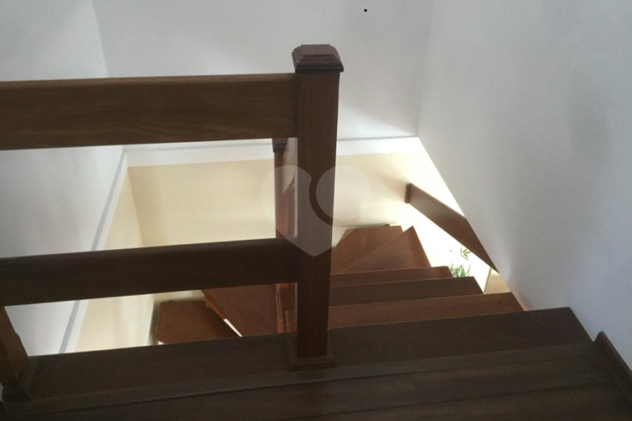 Casa à venda com 3 quartos, sendo 1 suíte, no condomínio Morada do Horto, São Paulo - SP