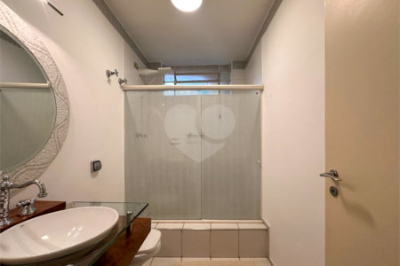 Casa à venda com 3 quartos, sendo 1 suíte,  no condomínio Barão do Triunfo, São Paulo - SP