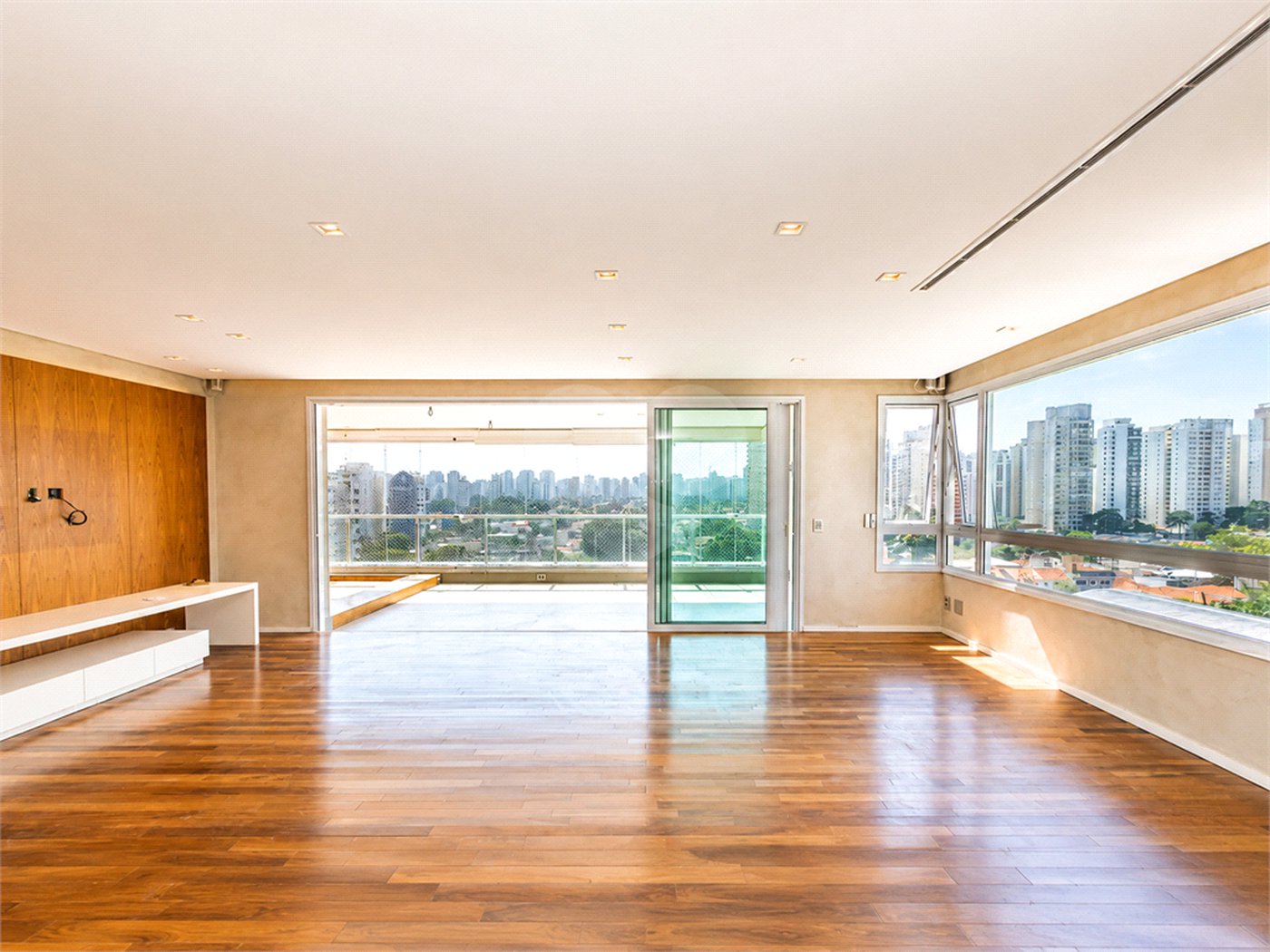 Apartamento à venda com 4 suítes em Cidade Monções, São Paulo, SP