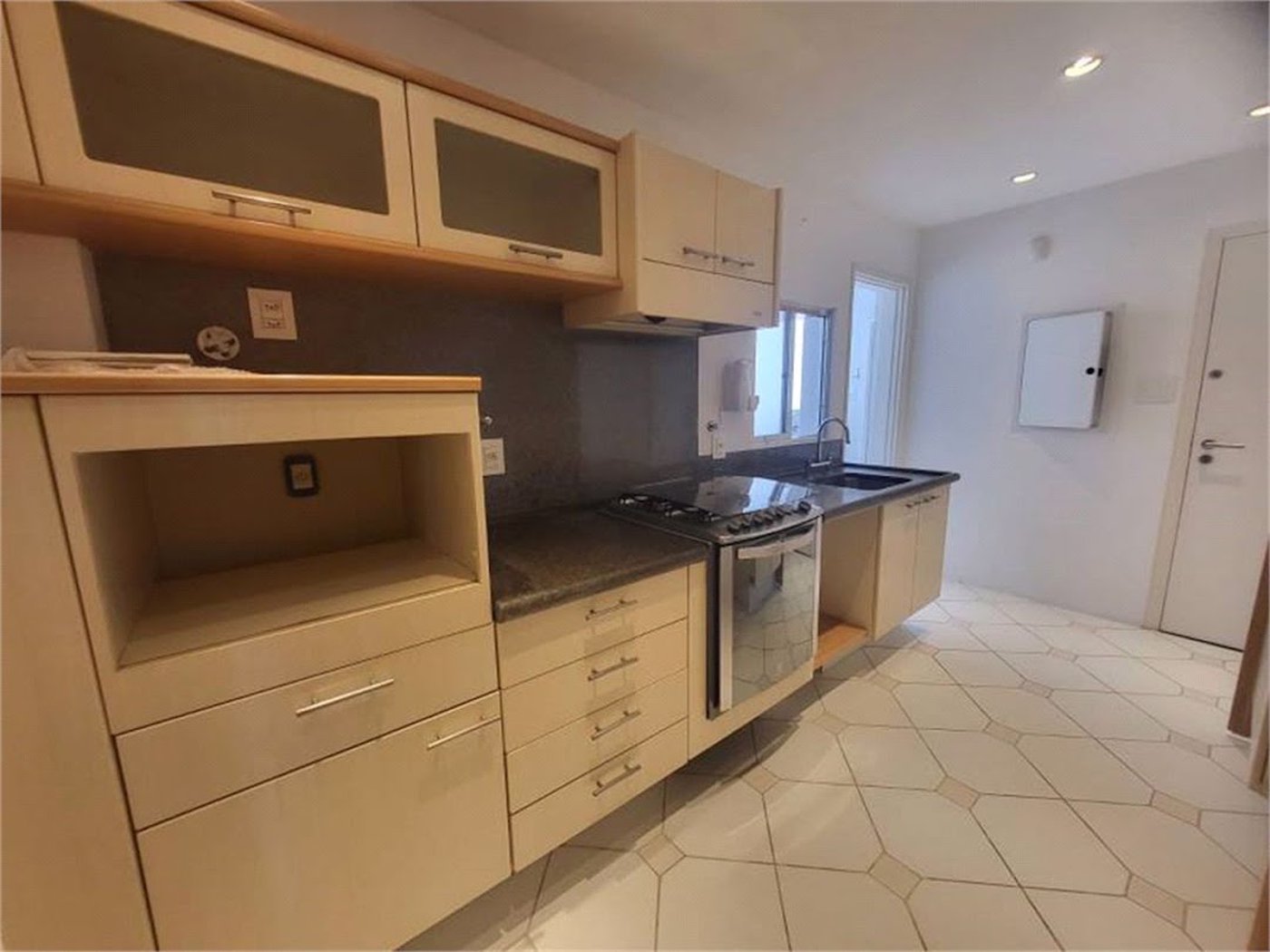 Apartamento Residencial à venda, Gonzaga, Santos - AP1414.
