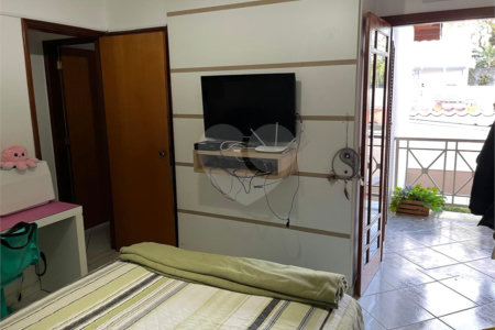 Casa à venda com 3 quartos, sendo 2 suítes, no condomínio Palmas, São Paulo - SP