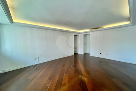 Apartamento à venda com 3 quartos, sendo 1 suíte, em Itaim Bibi, São Paulo, SP