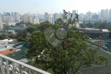 Apartamento à venda com 3 quartos, sendo 1 suíte, em Alto da Boa Vista, São Paulo, SP
