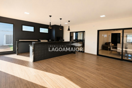 Casa à venda com 3 quartos, sendo 3 suítes, no condomínio Residencial Costa Leste, Três Lagoas - MS