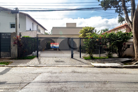 Sobrado à venda com 4 quartos, sendo 2 suítes, em Alto de Pinheiros, São Paulo, SP