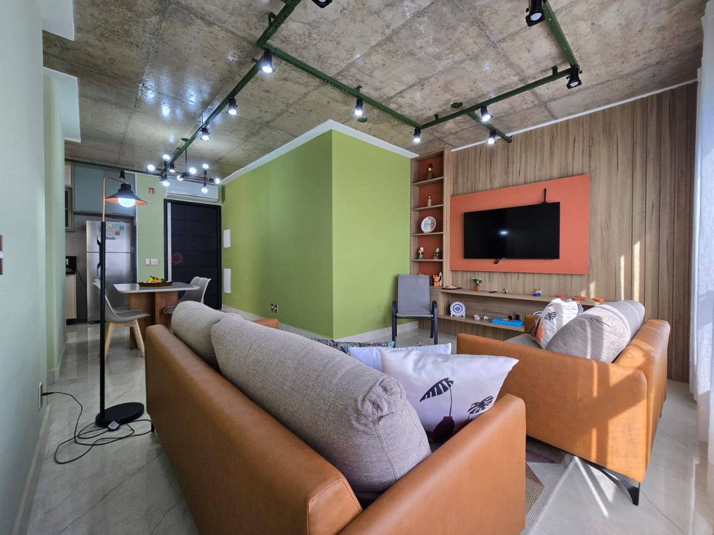 Apartamento com 2 dormitórios à venda, 74 m² por R$ 1.010.000,00 - Embaré - Santos/SP