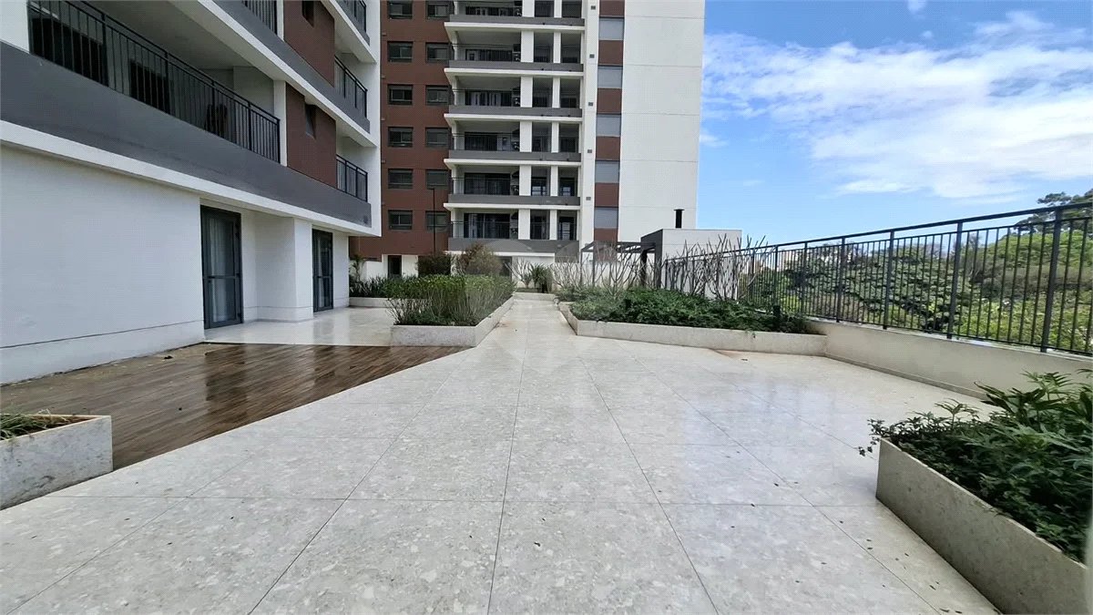 Apartamento à venda com 3 suítes em Vila Pirajussara, São Paulo, SP