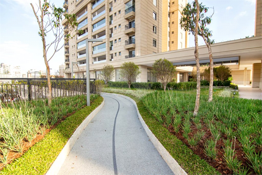 Apartamento à venda com 4 suítes em Real Parque, São Paulo, SP