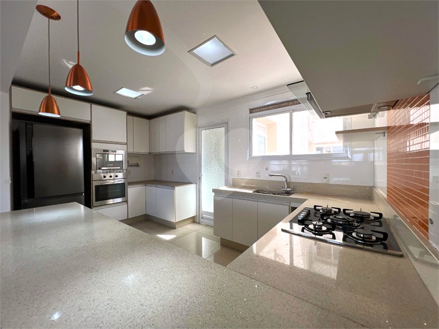 Apartamento à venda com 3 quartos, sendo 1 suíte,  em Vila Andrade, São Paulo, SP