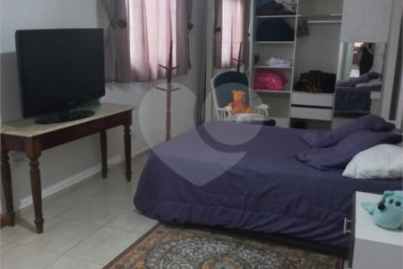 Casa Térrea à venda com 3 quartos, sendo 1 suíte,  em Vila Oliveira, Mogi das Cruzes, SP