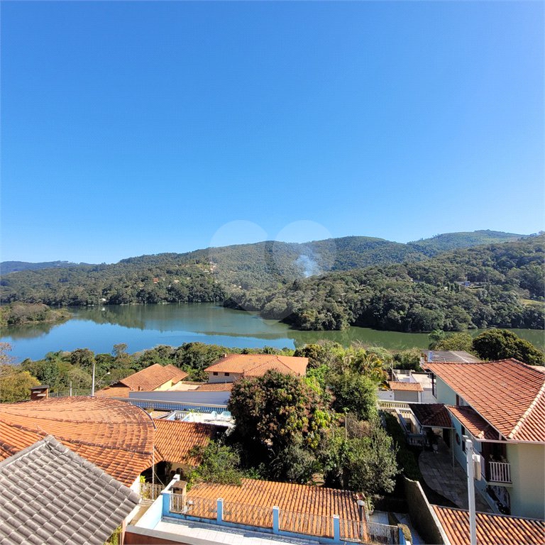 Sobrado à venda com 4 suítes em Rancho Grande, Mairiporã, SP