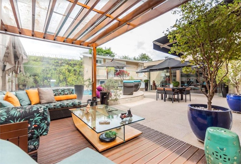 Casa à venda com 4 suítes em Horto, São Paulo, SP