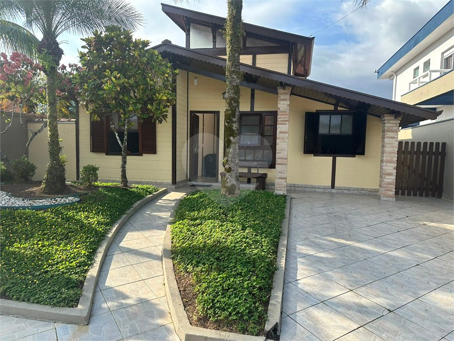 Casa à venda com 3 quartos, sendo 1 suíte,  no condomínio Morada da Praia, Bertioga - SP