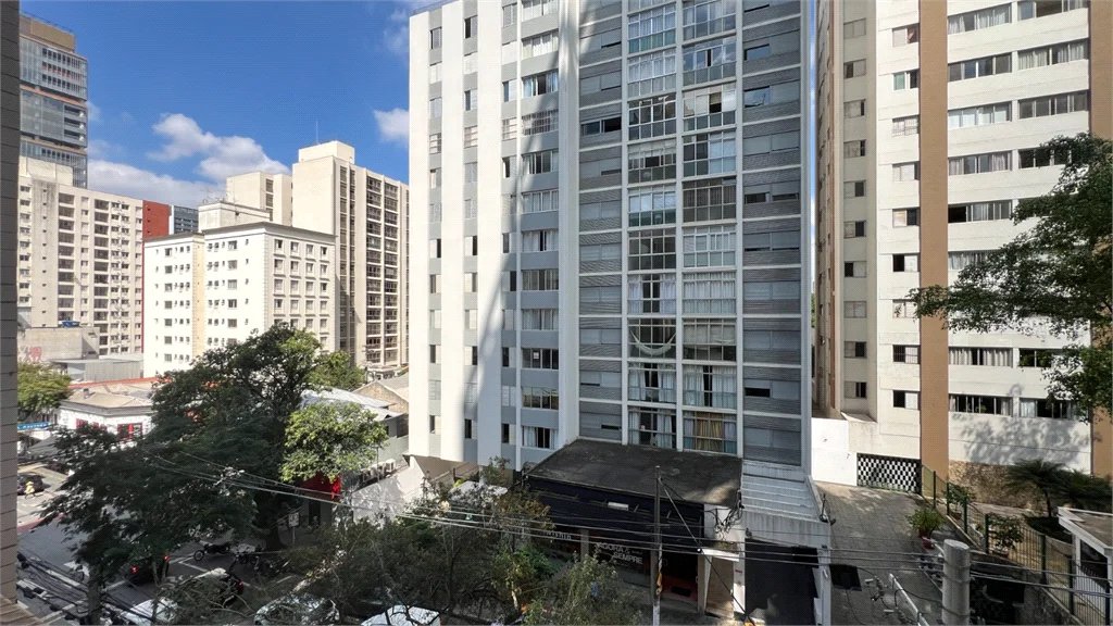Apartamento à venda com 3 quartos, sendo 1 suíte,  em Pinheiros, São Paulo, SP