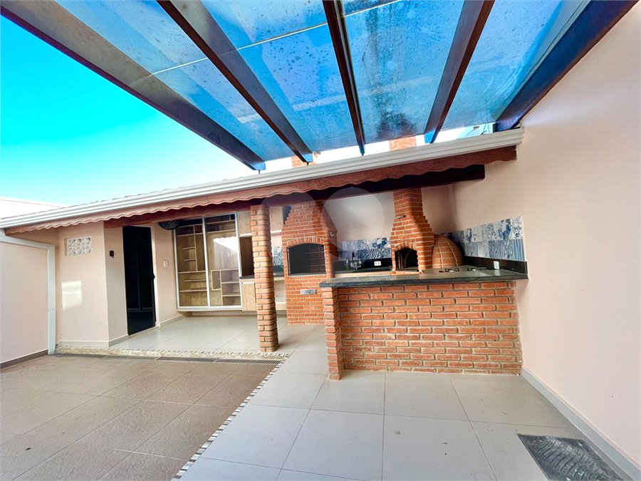 Casa à venda com 3 quartos, sendo 1 suíte, no condomínio Residencial Villa Flora, Votorantim - SP