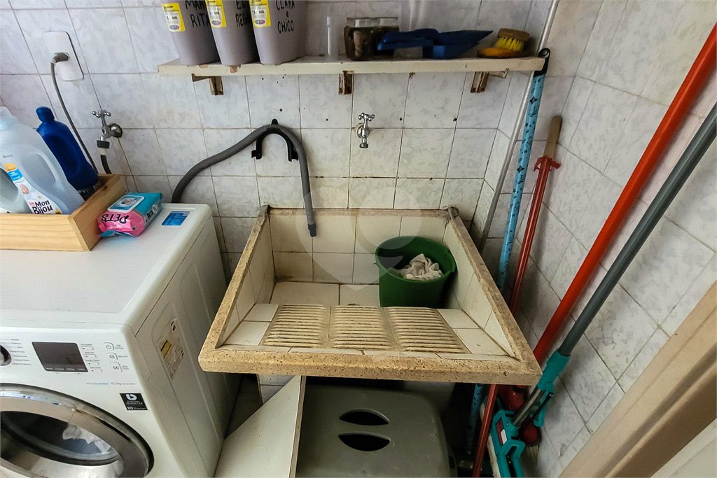 Apartamento de 143m² com 3 dormitórios e 2 vagas de garagem.