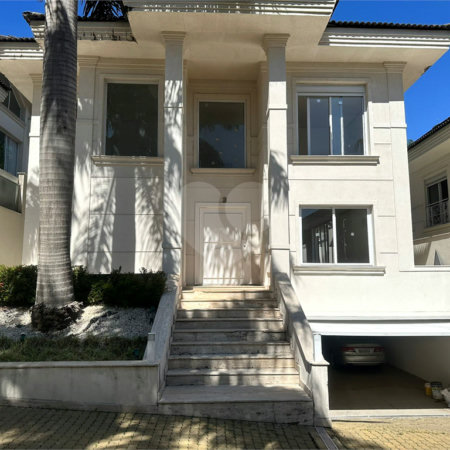 Casa à venda com 4 suítes no condomínio Villaggio Houda, São Paulo - SP