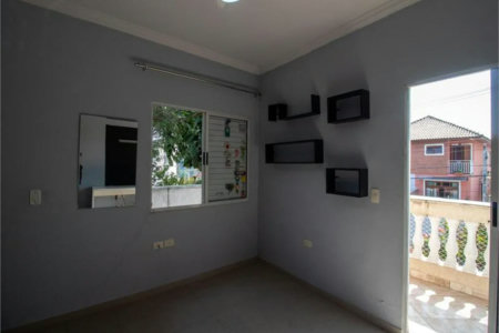 Casa à venda com 3 quartos, sendo 1 suíte, em Jardim Ester, São Paulo, SP
