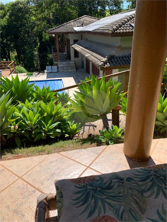 Casa à venda com 5 quartos, sendo 2 suítes, no condomínio Capela do Barreiro, Itatiba - SP