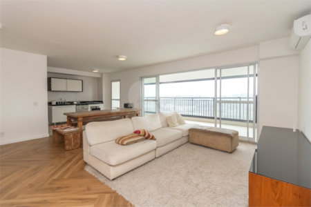 Apartamento à venda com 2 suítes em Santo Amaro, São Paulo, SP