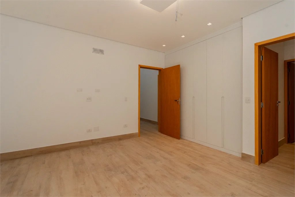 Casa à venda com 4 quartos, sendo 1 suíte,  em Jardim Guedala, São Paulo, SP
