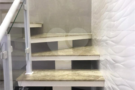 Sobrado à venda com 3 quartos, sendo 1 suíte,  em Vila Varela, Poá, SP