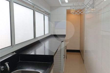 Apartamento à venda com 3 suítes em Água Branca, São Paulo, SP