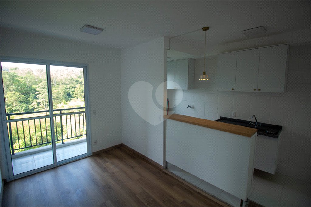 Apartamento para alugar com 2 quartos, sendo 1 suíte, em Chácaras Manão, Mairinque, SP