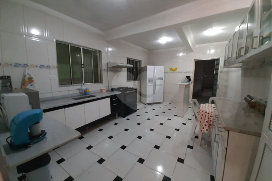 Sobrado à venda com 4 quartos, sendo 1 suíte, em Tremembé, São Paulo, SP