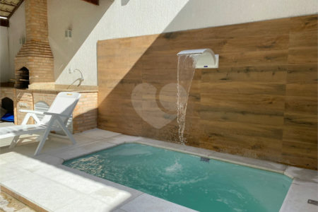 Casa à venda com 5 quartos, sendo 3 suítes, no condomínio Mansões da Prata, Rio de Janeiro - RJ